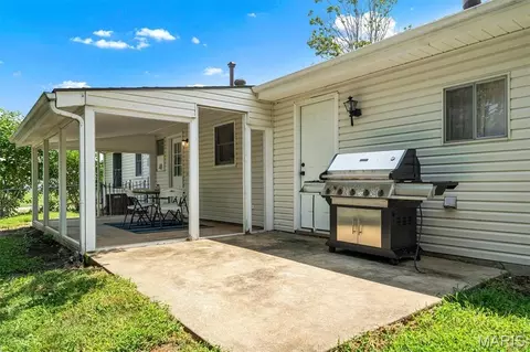 Exterior - 303 Saint Joseph Ave, O'fallon, MO 63366 photo 5 of 8