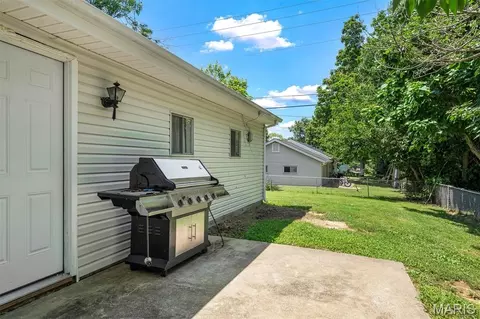 Exterior - 303 Saint Joseph Ave, O'fallon, MO 63366 photo 6 of 8