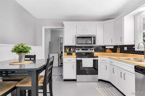 Kitchen - 303 Saint Joseph Ave, O'fallon, MO 63366 photo 4 of 6
