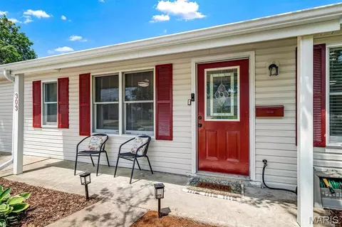 Exterior - 303 Saint Joseph Ave, O'fallon, MO 63366 photo 3 of 8
