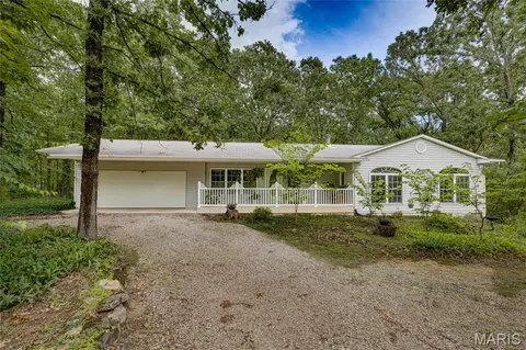 1075 Twin Oaks Dr, Doe Run, MO 63637