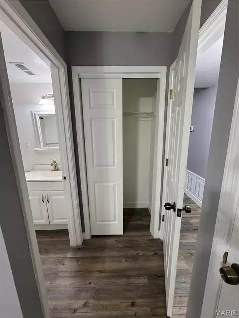 Entry Way - 741 Ridgeside Dr #A, Ballwin, MO 63021 photo 5 of 7