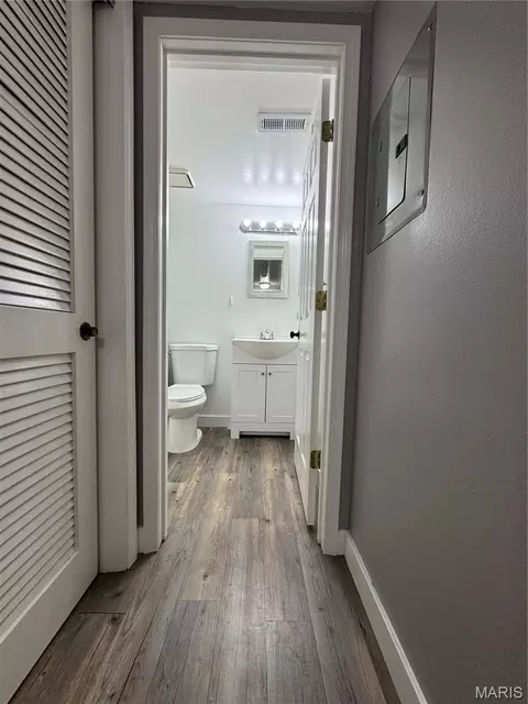 Entry Way - 741 Ridgeside Dr #A, Ballwin, MO 63021 photo 7 of 7