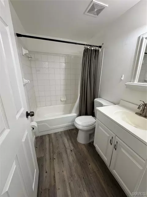 Bath - 741 Ridgeside Dr #A, Ballwin, MO 63021 photo 2 of 5