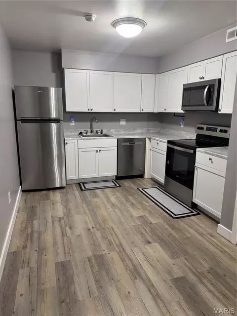 Kitchen - 741 Ridgeside Dr #A, Ballwin, MO 63021 photo 2 of 2