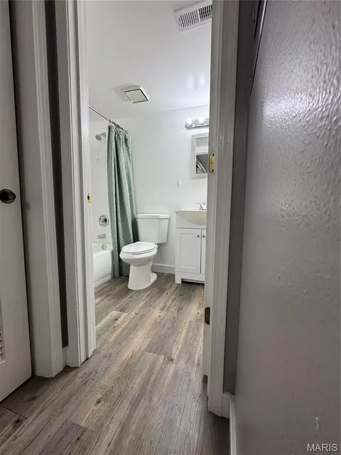 Bath - 741 Ridgeside Dr #A, Ballwin, MO 63021 photo 5 of 5