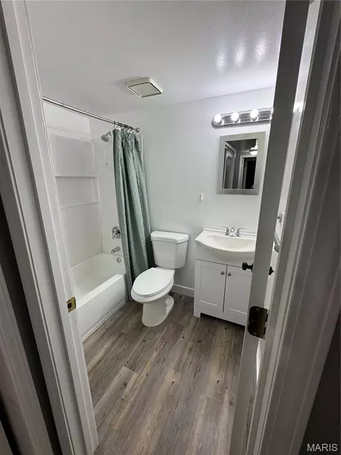 Bath - 741 Ridgeside Dr #A, Ballwin, MO 63021 photo 4 of 5