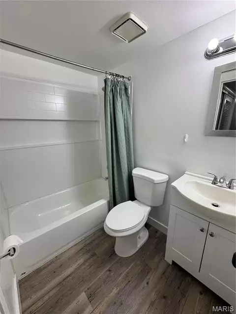 Bath - 741 Ridgeside Dr #A, Ballwin, MO 63021 photo 3 of 5