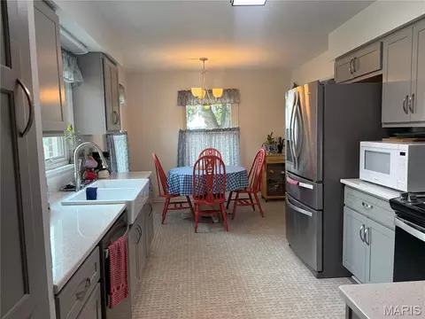 Kitchen - 4931 S Point Rd, Washington, MO 63090 photo 6 of 7
