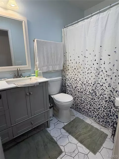 Bath - 4931 S Point Rd, Washington, MO 63090 photo 3 of 3
