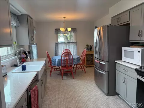 Kitchen - 4931 S Point Rd, Washington, MO 63090 photo 3 of 7