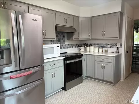 Kitchen - 4931 S Point Rd, Washington, MO 63090 photo 1 of 7