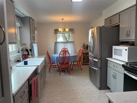 Kitchen - 4931 S Point Rd, Washington, MO 63090 photo 5 of 7