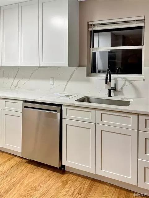 Kitchen - 6 Whispering Rock Ct, O'fallon, MO 63366 photo 4 of 6