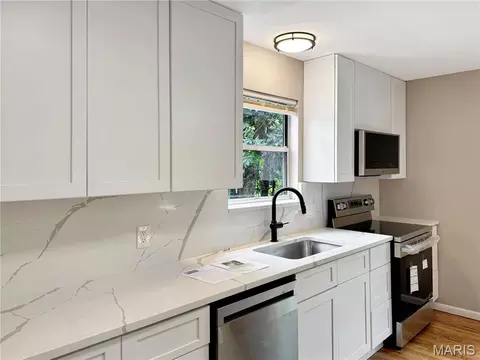 Kitchen - 6 Whispering Rock Ct, O'fallon, MO 63366 photo 3 of 6