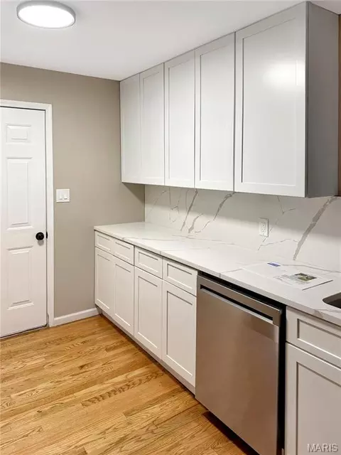 Kitchen - 6 Whispering Rock Ct, O'fallon, MO 63366 photo 5 of 6
