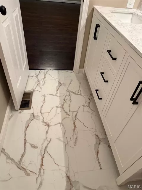 Bath - 6 Whispering Rock Ct, O'fallon, MO 63366 photo 3 of 5