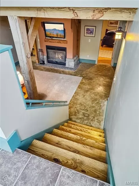 Entry Way - 507 Leach Branch Rd, Hermann, MO 65041 photo 6 of 7