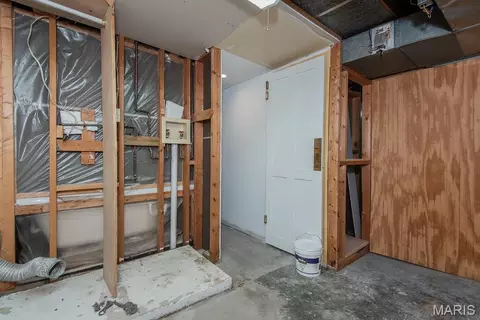 Bath - 9211 Alpine Dr, Affton, MO 63123 photo 4 of 4