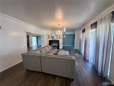 Living - 2009 Crescent Dr, Hannibal, MO 63401 photo 1 of 9