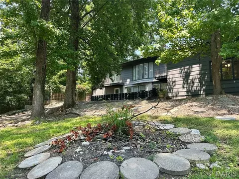 Exterior - 2009 Crescent Dr, Hannibal, MO 63401 photo 8 of 11