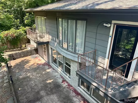 Exterior - 2009 Crescent Dr, Hannibal, MO 63401 photo 7 of 11