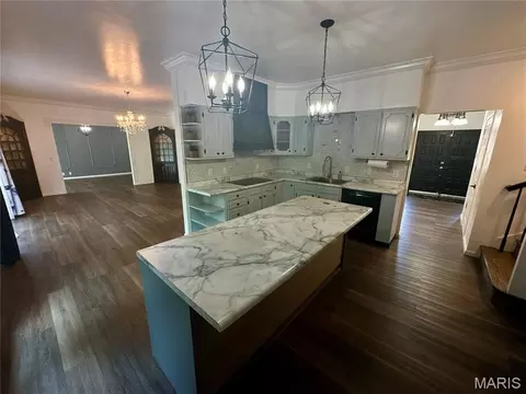 Kitchen - 2009 Crescent Dr, Hannibal, MO 63401 photo 1 of 4