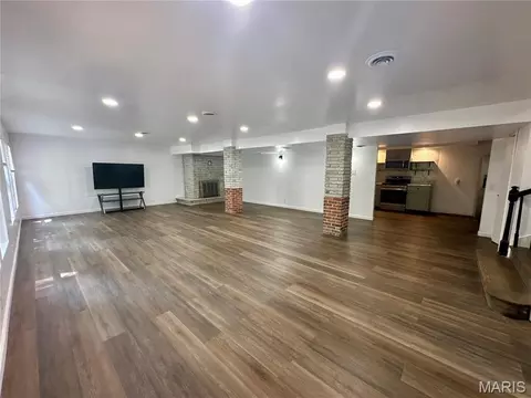 Living - 2009 Crescent Dr, Hannibal, MO 63401 photo 9 of 9