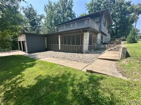 Exterior - 2009 Crescent Dr, Hannibal, MO 63401 photo 2 of 11