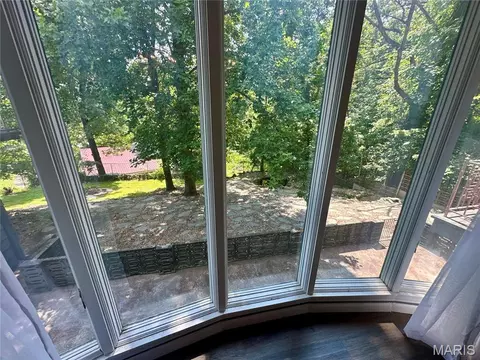 Exterior - 2009 Crescent Dr, Hannibal, MO 63401 photo 10 of 11