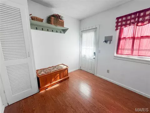 Entry Way - 301 S Palmyra, Perry, MO 63462 photo 3 of 4