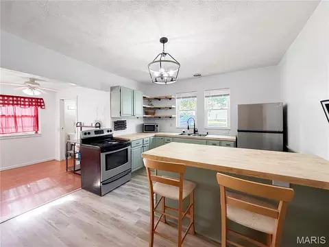 Kitchen - 301 S Palmyra, Perry, MO 63462 photo 5 of 5