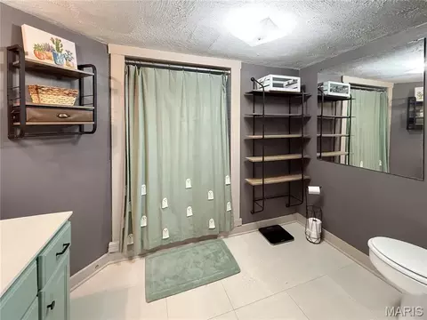 Bath - 301 S Palmyra, Perry, MO 63462 photo 1 of 4