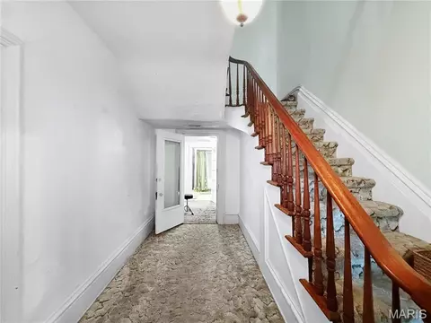 Entry Way - 301 S Palmyra, Perry, MO 63462 photo 1 of 4
