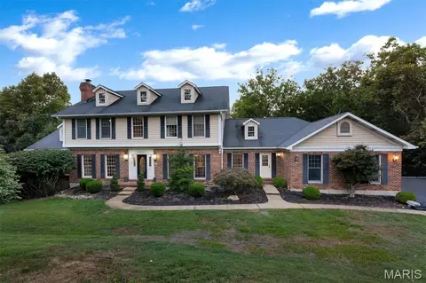 37 Kennerly Manor Dr, Saint Louis, MO 63128