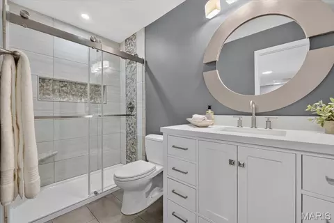 Bath - 708 Hilltop Woods Ct, Eureka, MO 63025 photo 6 of 6