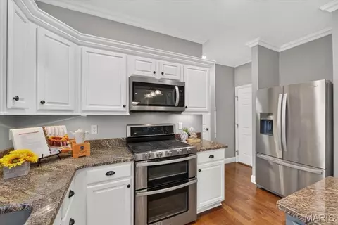 Kitchen - 708 Hilltop Woods Ct, Eureka, MO 63025 photo 7 of 7