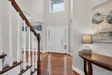Entry Way - 708 Hilltop Woods Ct, Eureka, MO 63025 photo 3 of 7