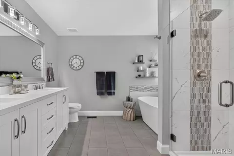 Bath - 708 Hilltop Woods Ct, Eureka, MO 63025 photo 2 of 6