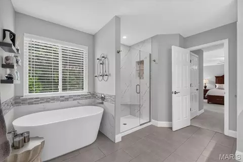 Bath - 708 Hilltop Woods Ct, Eureka, MO 63025 photo 4 of 6