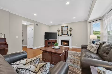 Living - 708 Hilltop Woods Ct, Eureka, MO 63025 photo 1 of 2