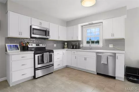 Kitchen - 1520 E 6th St, Washington, MO 63090 photo 2 of 4