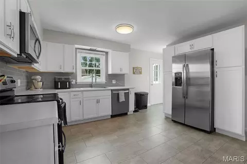 Kitchen - 1520 E 6th St, Washington, MO 63090 photo 3 of 4