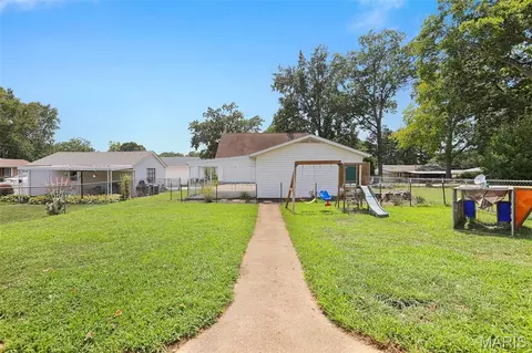 Exterior - 1520 E 6th St, Washington, MO 63090 photo 4 of 6