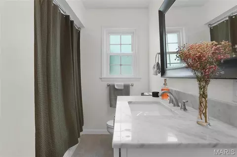 Bath - 1520 E 6th St, Washington, MO 63090 photo 1 of 3