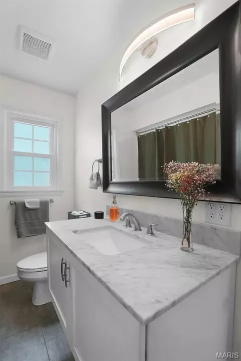 Bath - 1520 E 6th St, Washington, MO 63090 photo 3 of 3