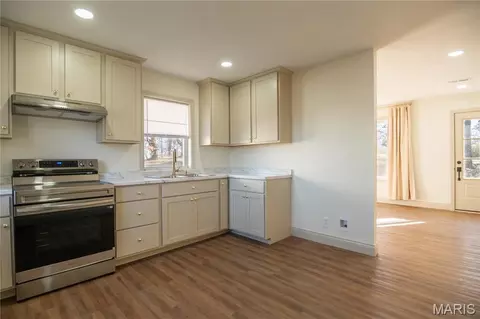 Kitchen - 301 Cape Rd, Bloomfield, MO 63825 photo 2 of 2