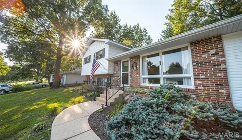 532 E James Blvd, Saint James, MO 65559