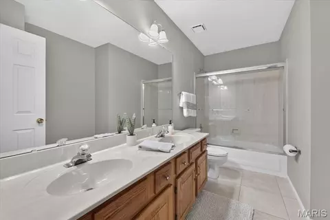 Bath - 2087 Hackmann Estates Dr, Saint Charles, MO 63303 photo 3 of 3