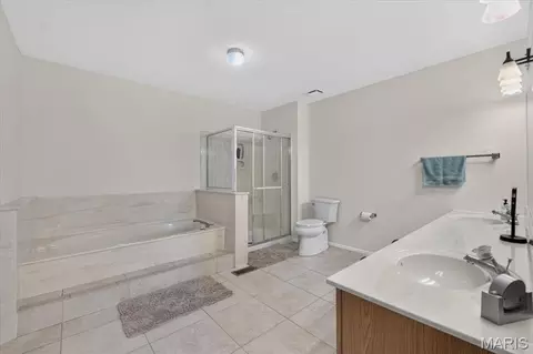 Bath - 2087 Hackmann Estates Dr, Saint Charles, MO 63303 photo 1 of 3